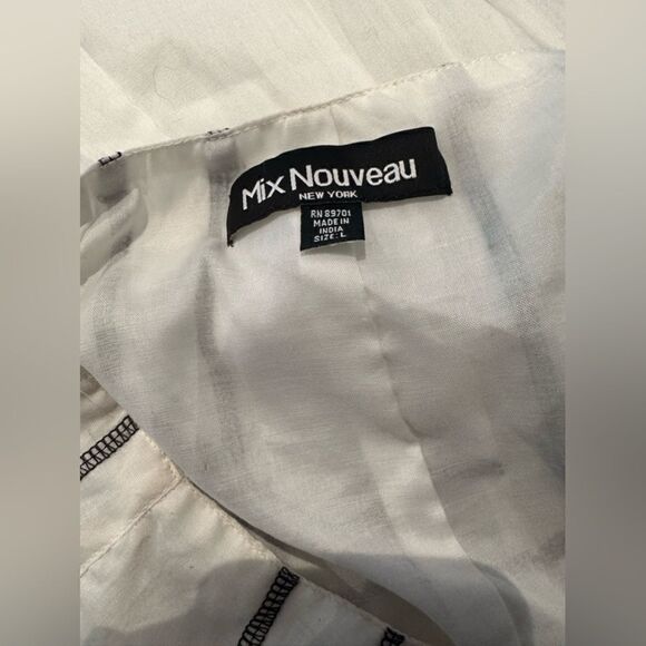 White & black skirt - Picture 4 of 4